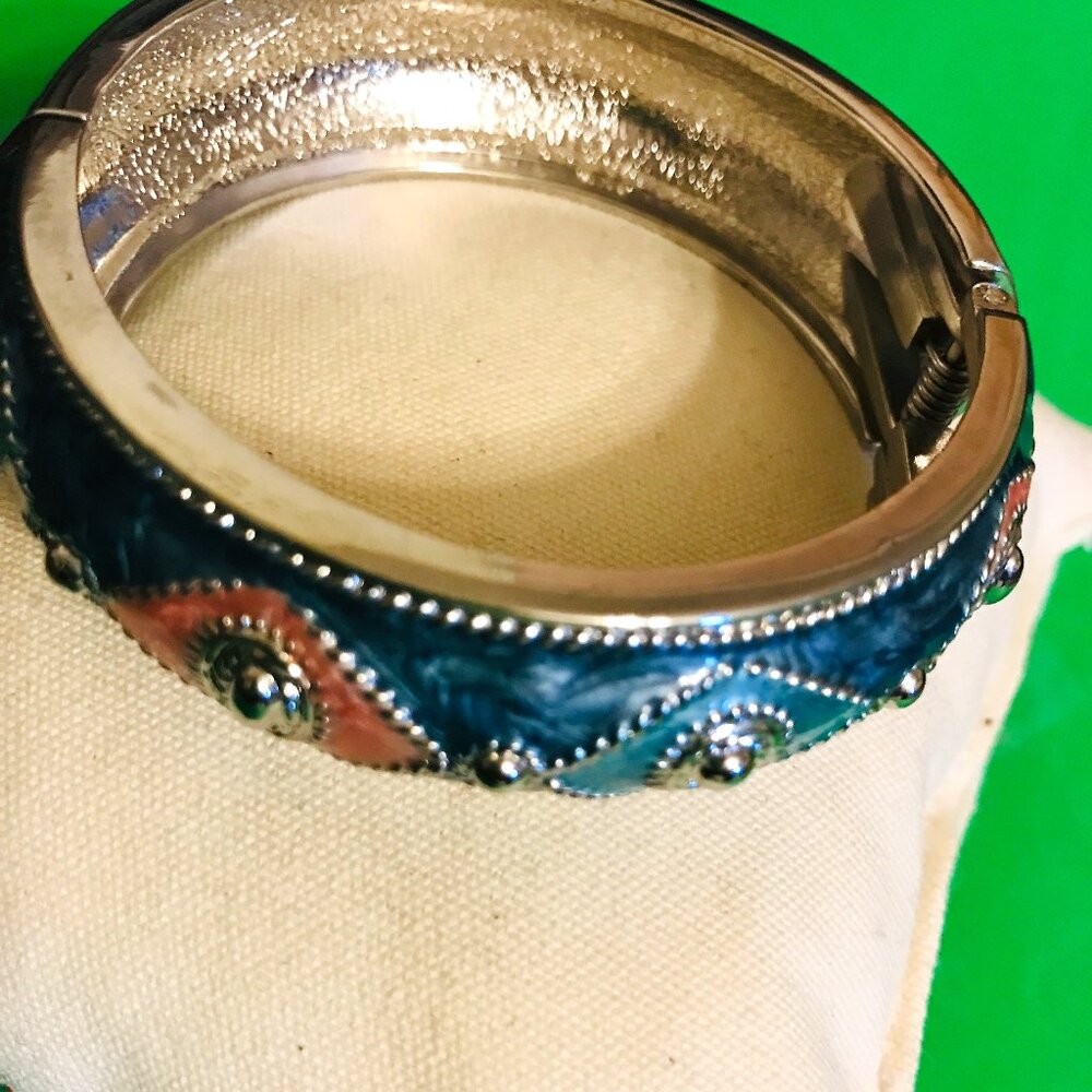 BRACELET WITH BLUE ENAMEL PINK AND BLUE GEOMETRIC DESIGN HINGED CUFF